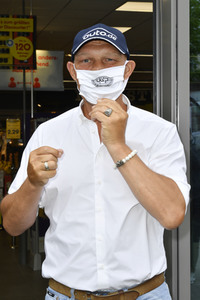 Präsentation des ersten Maskenautomaten in Berlin