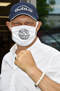 Präsentation des ersten Maskenautomaten in Berlin