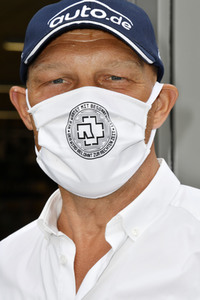 Präsentation des ersten Maskenautomaten in Berlin