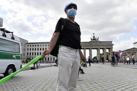 Menschenkette gegen Rassismus in Berlin