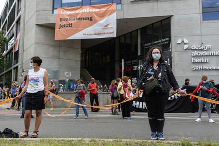 Menschenkette gegen Rassismus in Berlin