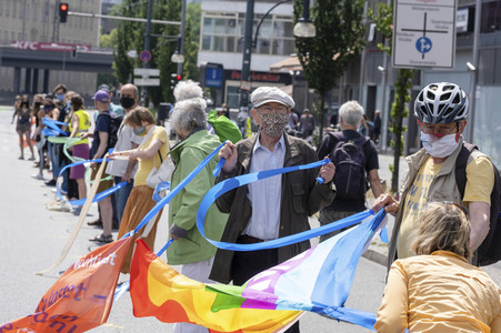 Menschenkette gegen Rassismus in Berlin