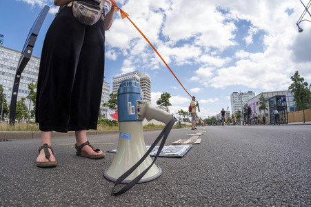 Menschenkette gegen Rassismus in Berlin