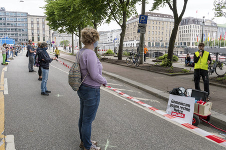 Menschenkette gegen Rassismus in Hamburg
