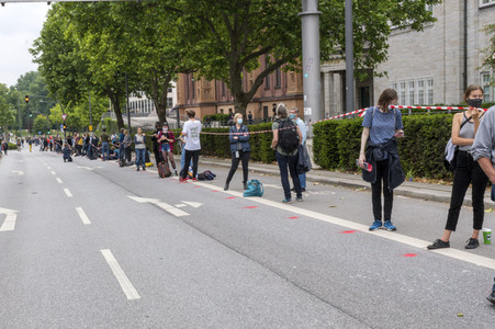 Menschenkette gegen Rassismus in Hamburg