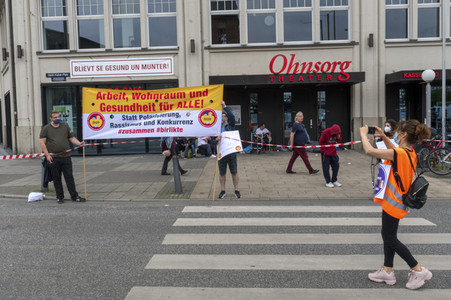 Menschenkette gegen Rassismus in Hamburg
