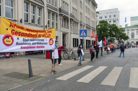 Menschenkette gegen Rassismus in Hamburg
