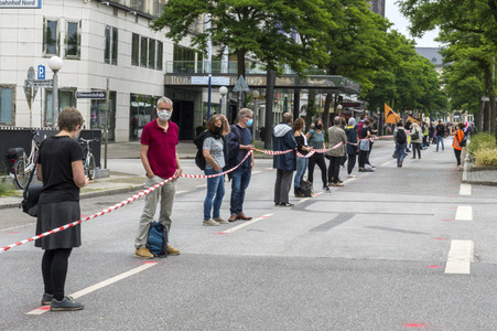 Menschenkette gegen Rassismus in Hamburg