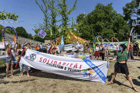 Start der Aktionswoche von Extinction Rebellion in Berlin