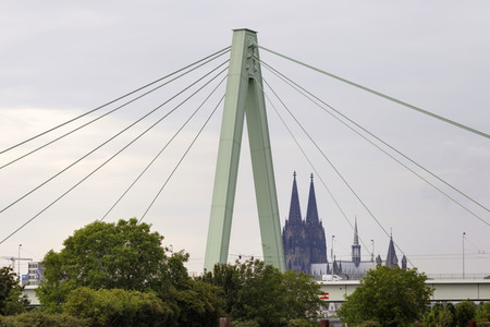 Die Severinsbrücke in Köln
