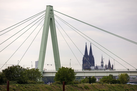 Die Severinsbrücke in Köln