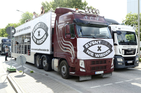 Autokorso unter dem Motto 'EVENTuell nie wieder' in Hamburg