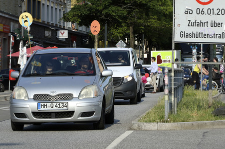 Autokorso unter dem Motto 'EVENTuell nie wieder' in Hamburg