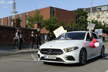 Autokorso unter dem Motto 'EVENTuell nie wieder' in Hamburg
