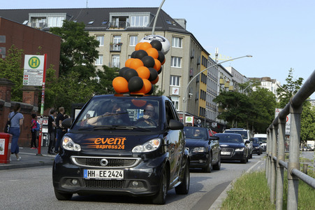 Autokorso unter dem Motto 'EVENTuell nie wieder' in Hamburg
