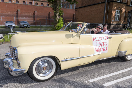 Autokorso unter dem Motto 'EVENTuell nie wieder' in Hamburg