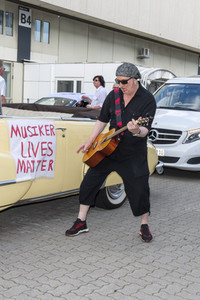 Autokorso unter dem Motto 'EVENTuell nie wieder' in Hamburg
