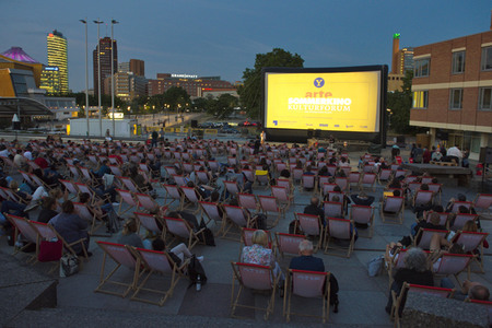 Open-Air-Kinopremiere 'Die Känguru-Chroniken Reloaded 3D' in Berlin