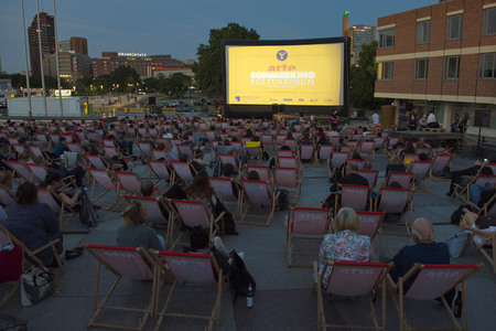 Open-Air-Kinopremiere 'Die Känguru-Chroniken Reloaded 3D' in Berlin