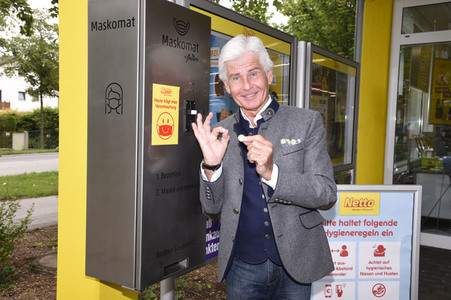 Präsentation des ersten Maskenautomaten in München