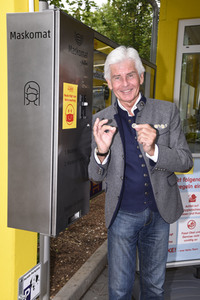 Präsentation des ersten Maskenautomaten in München