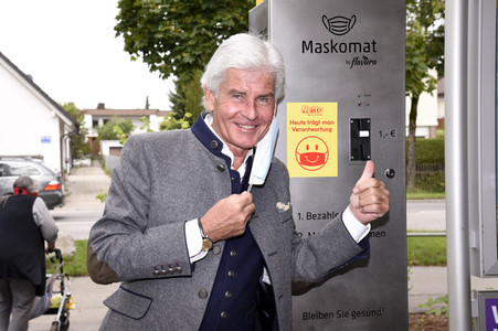 Präsentation des ersten Maskenautomaten in München