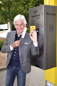 Präsentation des ersten Maskenautomaten in München
