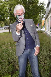 Präsentation des ersten Maskenautomaten in München