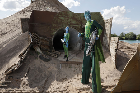 GEEK ART: Außerirdische besuchen die Erde / Aliens Visit Earth Bodypainting