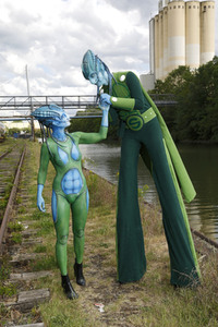 GEEK ART: Außerirdische besuchen die Erde / Aliens Visit Earth Bodypainting