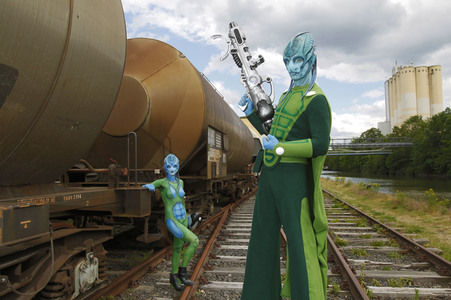 GEEK ART: Außerirdische besuchen die Erde / Aliens Visit Earth Bodypainting