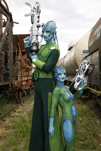GEEK ART: Außerirdische besuchen die Erde / Aliens Visit Earth Bodypainting