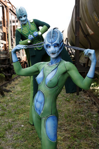 GEEK ART: Außerirdische besuchen die Erde / Aliens Visit Earth Bodypainting