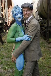 GEEK ART: Außerirdische besuchen die Erde / Aliens Visit Earth Bodypainting