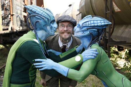 GEEK ART: Außerirdische besuchen die Erde / Aliens Visit Earth Bodypainting