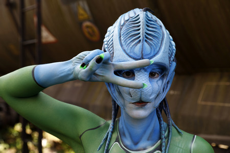 GEEK ART: Außerirdische besuchen die Erde / Aliens Visit Earth Bodypainting