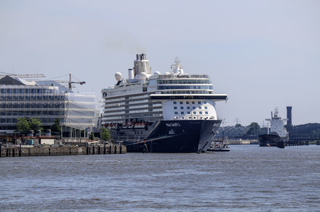 Das Kreuzfahrtschiff 'Mein Schiff 3' in Hamburg
