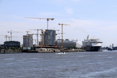 Das Kreuzfahrtschiff 'Mein Schiff 3' in Hamburg