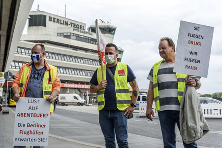 Protest des Flughafen-Bodenpersonals in Berlin