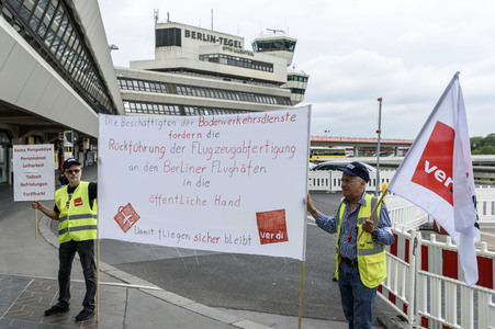 Protest des Flughafen-Bodenpersonals in Berlin