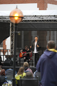 Picknickkonzert mit Billy Andrews / The Dark Tenor & Trio Ensemble in Werder