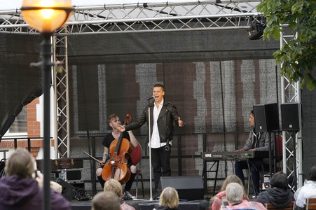 Picknickkonzert mit Billy Andrews / The Dark Tenor & Trio Ensemble in Werder