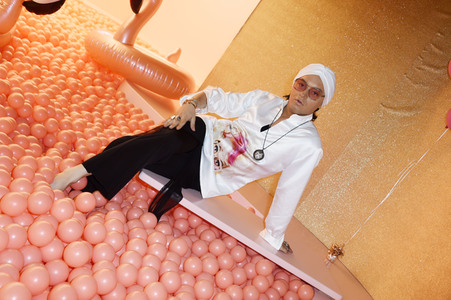 Julian F.M. Stoeckel & Friends im Selfie-Museum The Wow Gallery in Berlin