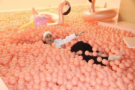 Julian F.M. Stoeckel & Friends im Selfie-Museum The Wow Gallery in Berlin