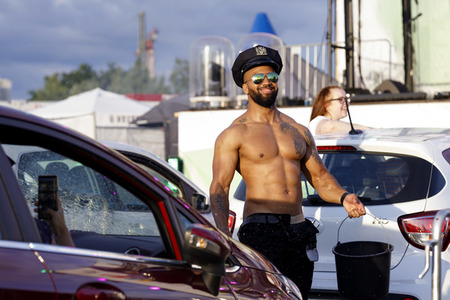 Autokino-Show mit den Sixx Paxx in Bonn