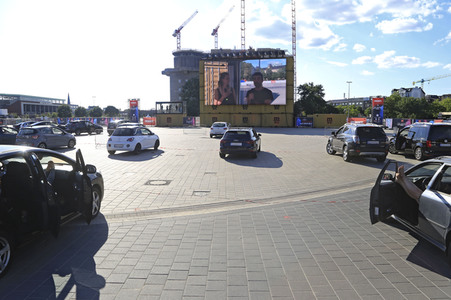 Autokino-Screening des Films 'Tschick' in Hamburg