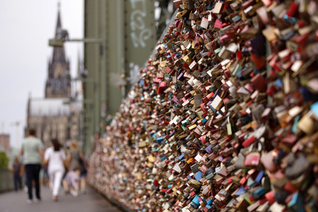Symbolfoto Liebesschlösser