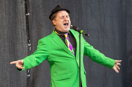 Show 'Hämmerle kommt! Mit Fola Dada!' in Friedrichshafen