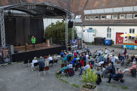 Show 'Hämmerle kommt! Mit Fola Dada!' in Friedrichshafen
