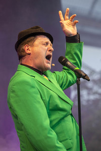 Show 'Hämmerle kommt! Mit Fola Dada!' in Friedrichshafen